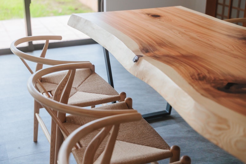 こだわりの一枚板テーブル