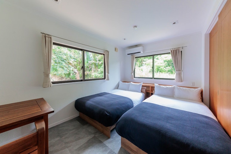 【寝室３】セミダブルベッド２台