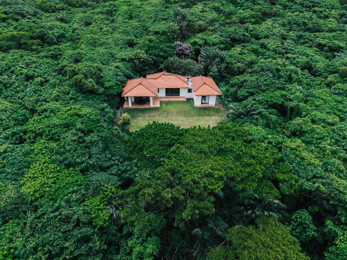 １,400m２の広大な土地