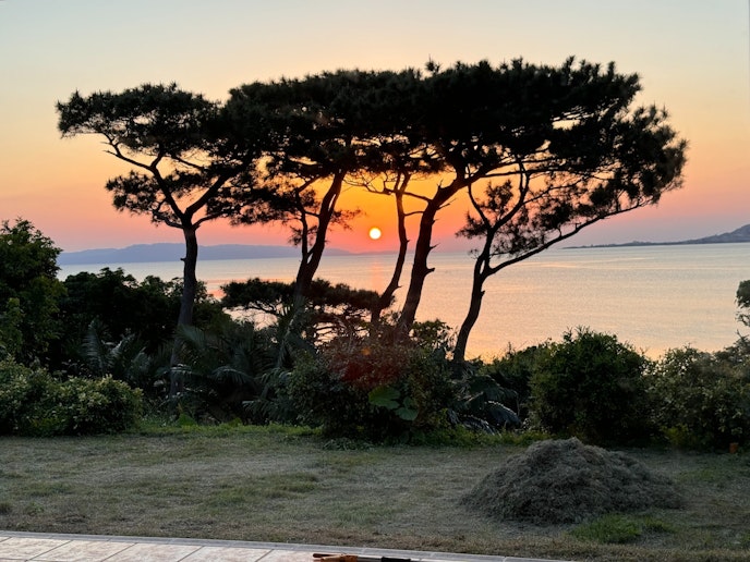 夕日がちょうど目の前に沈んでいきます