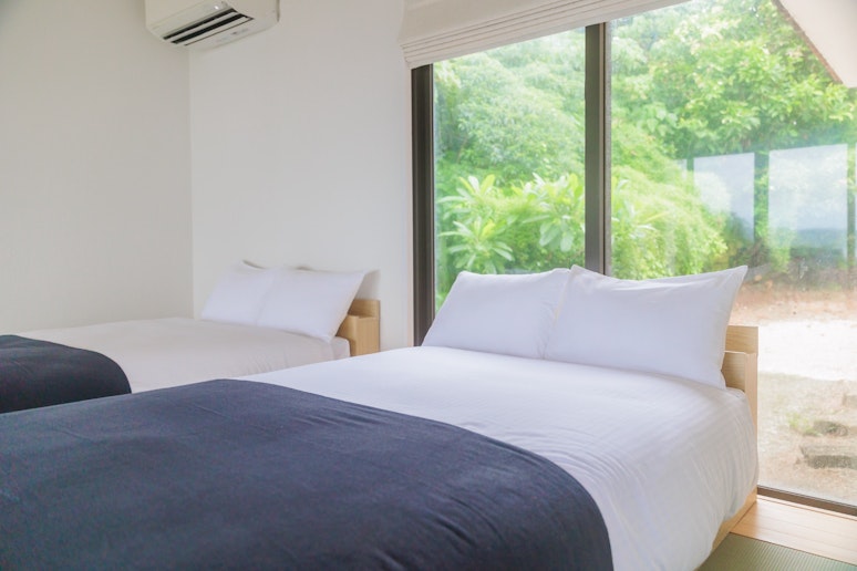 【寝室１】セミダブルベッド２台