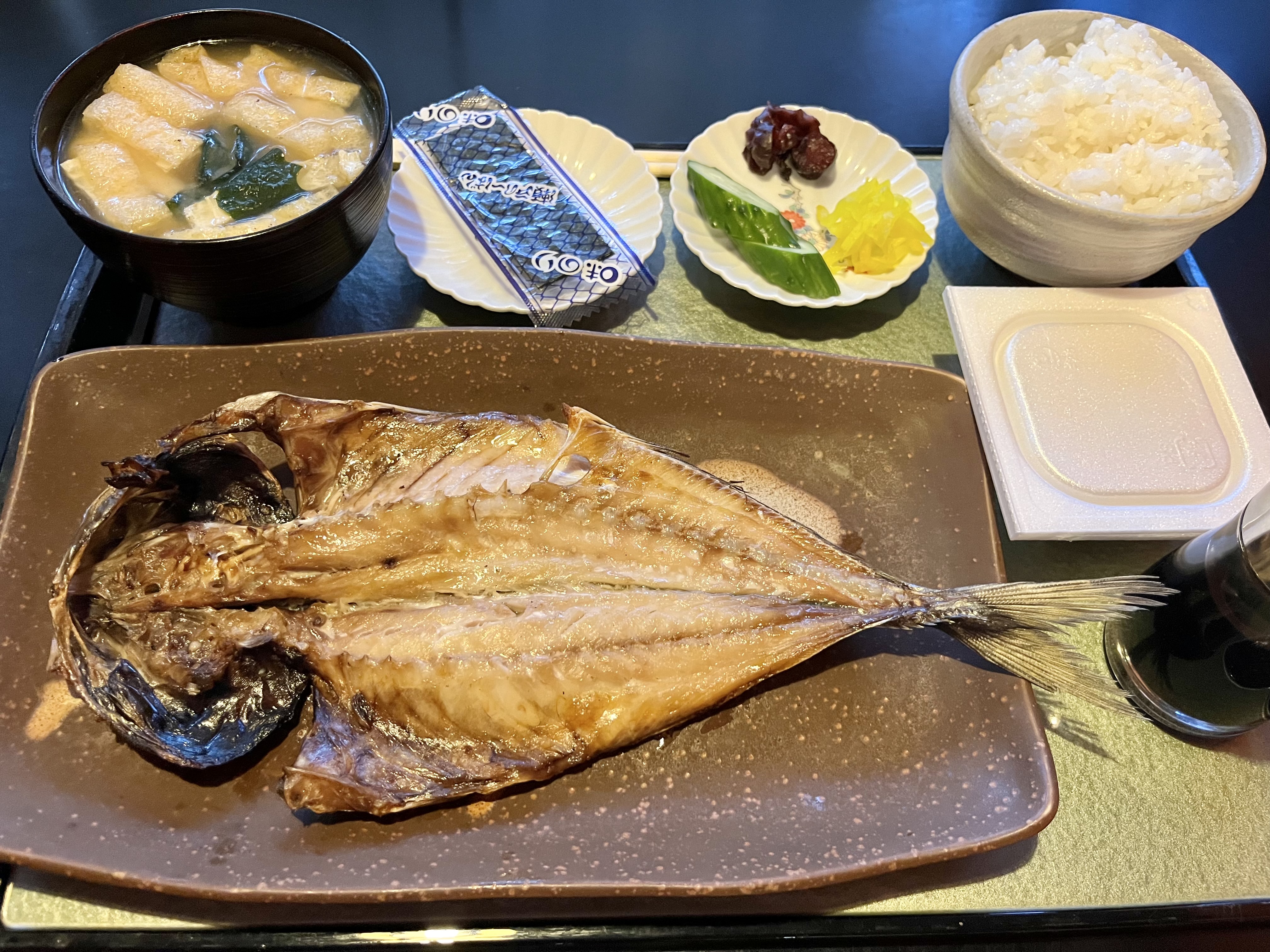 大きすぎないあじのひもの定食　（1,200円）