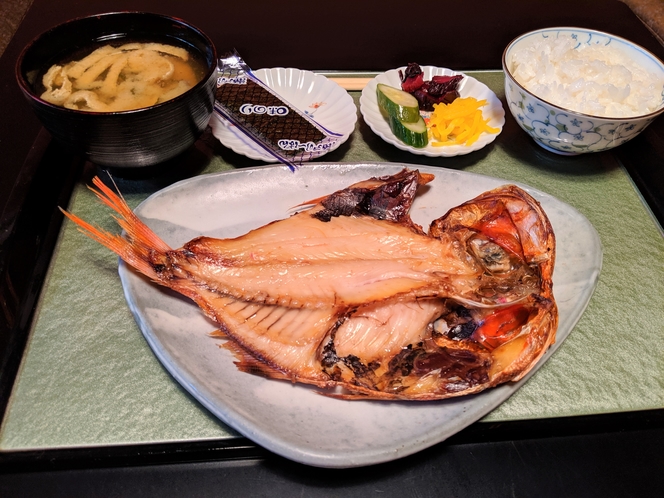 味わい深い金目鯛の干物定食（1,200円）