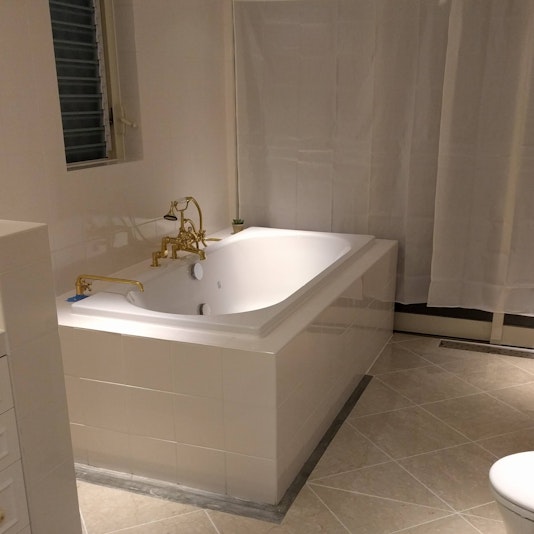 ドイツカルデバイの浴槽は大人二人がゆっくり浸かれます