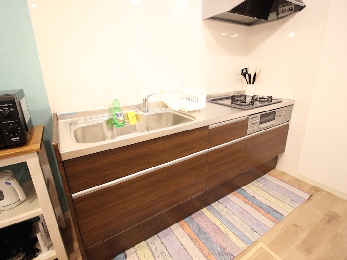 ・【キッチン】広々としたスペースで、大人数で料理を楽しむことができます