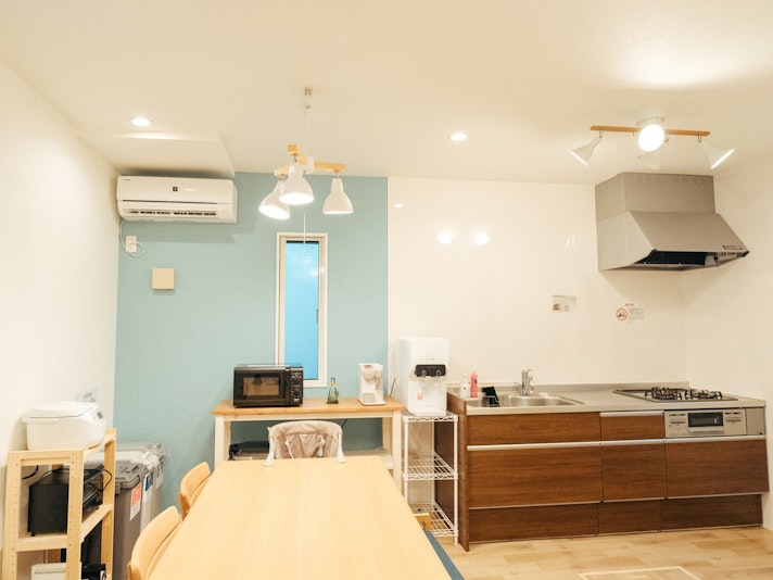 ・【キッチン】広々としたスペースにガスコンロが3口あり、存分に料理を楽しめます