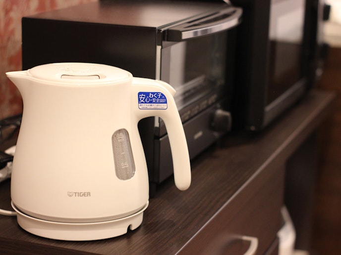 ・【キッチン】ケトル、トースター、電子レンジを完備しております