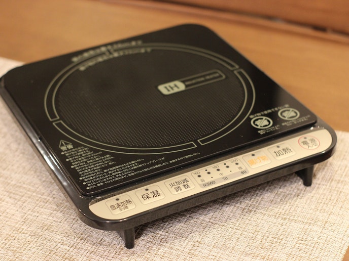 ・【キッチン】IHコンロを完備。熱々の料理をテーブルの上で楽しむことができます