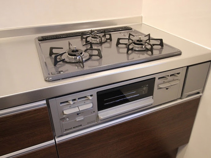 ・【キッチン】ガスコンロが3口とグリル付き。料理のバリエーションも増えます