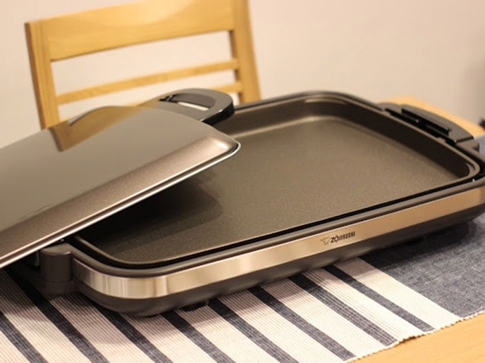 ・【ホットプレート】焼肉などお手軽な料理を室内で楽しむことができます