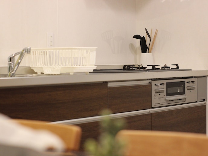 ・【キッチン】テーブル横にキッチンがあるので、準備も後片付けも楽々です