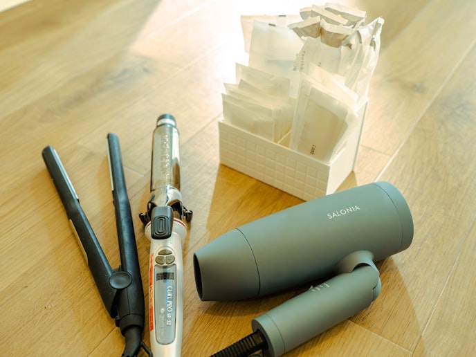 ・【アニメティ】ドライヤー、ヘアアイロン、歯ブラシセットなどを完備。ご自由にお使いください