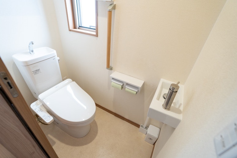 1Fトイレ　ウォシュレット