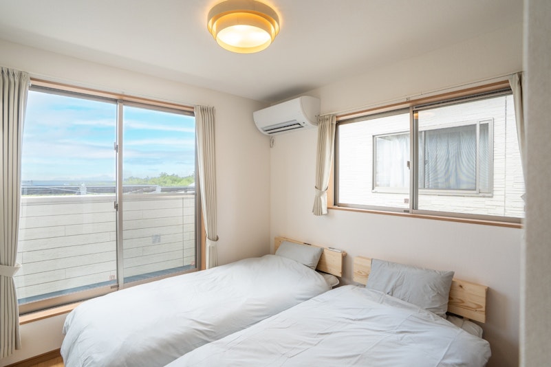 寝室2　シングルベッド2つ