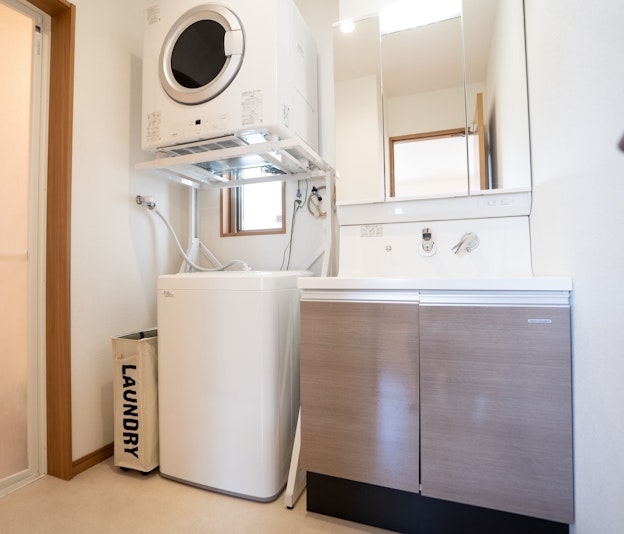 洗面所　洗濯機、ガス乾燥機