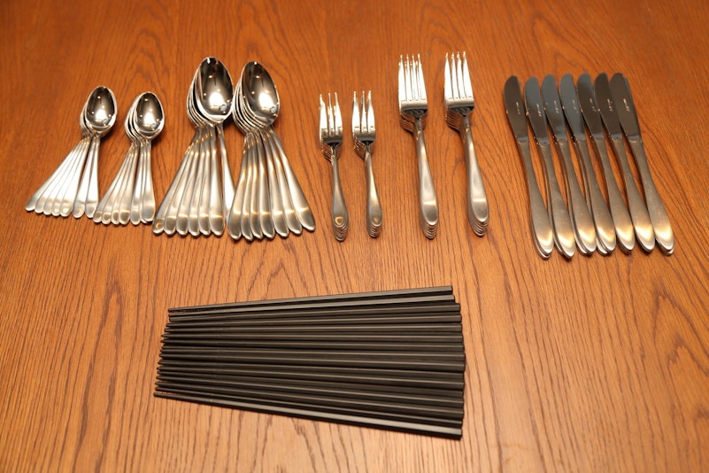 食卓を彩るカトラリーも充実しています。