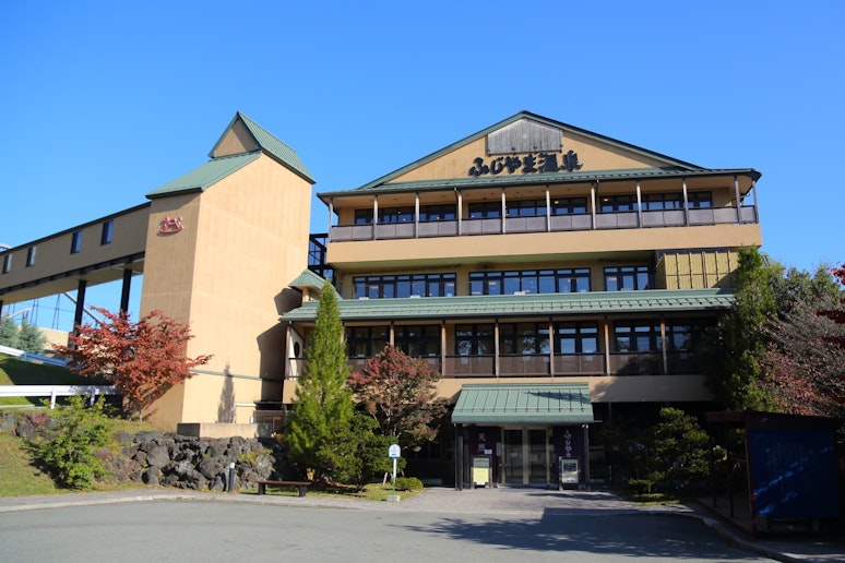 ふじやま温泉は極めて珍しい泉質を持ち、「美肌の湯」として有名な温泉です。温泉以外にも岩盤浴があ...