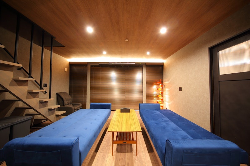 リビングのソファーはベッドにもご利用できます。くつろぎながらそのままご就寝いただけます。