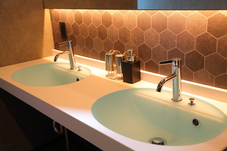 まるでホテルのような洗練されたデザインの洗面台は、身支度も優雅な時間に変わります。