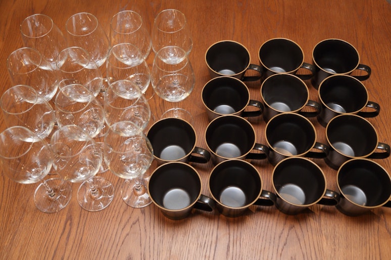 ワイングラスやマグカップなど、様々なシチュエーションに合わせられるよう、ご用意しています。