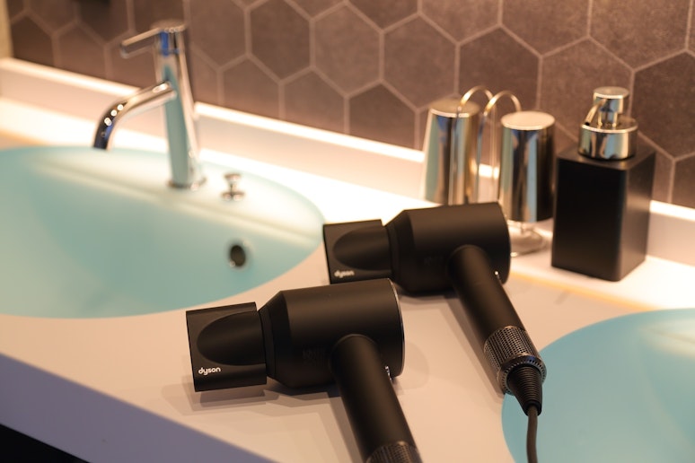 快適な滞在をお過ごしいただくため、ドライヤーなど各種アメニティをご用意しています。