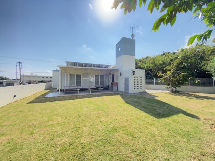 広い裏庭で遊ぶ・くつろぐ