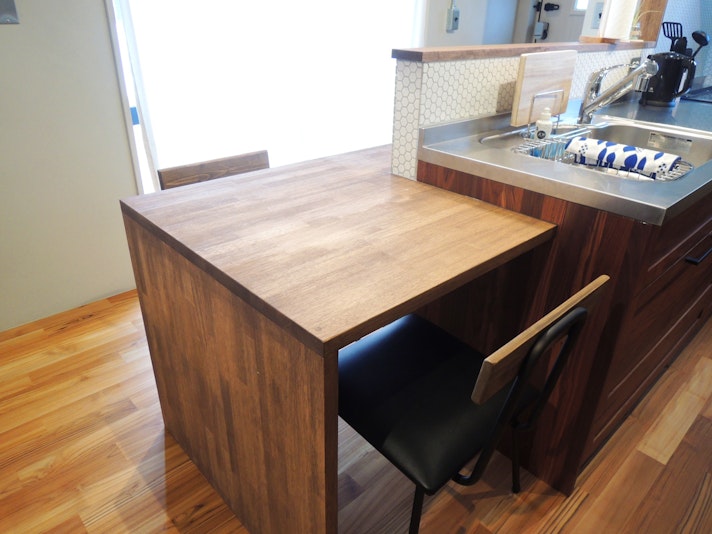 ダイニングテーブル