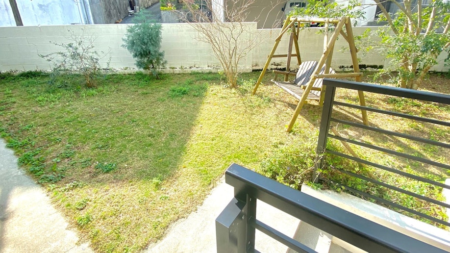 お庭にはブランコ。