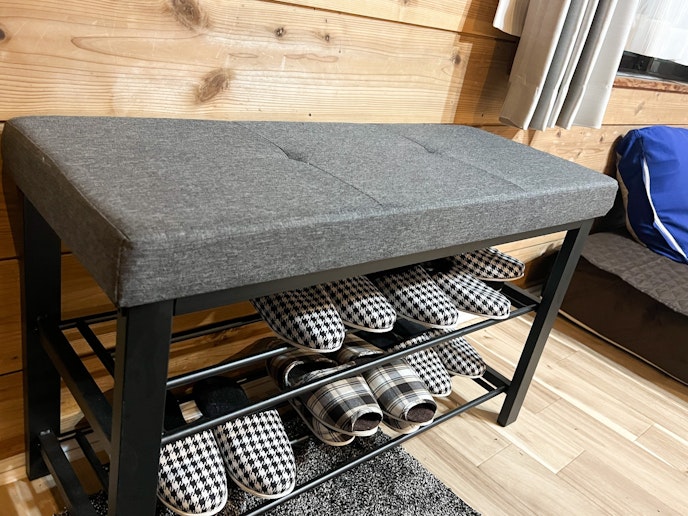 清潔なスリッパと収納スペース