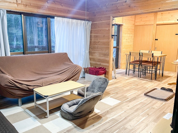 ゆったりくつろげるリビングエリア