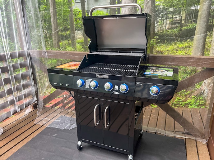 本格なガスグリルでBBQもできる