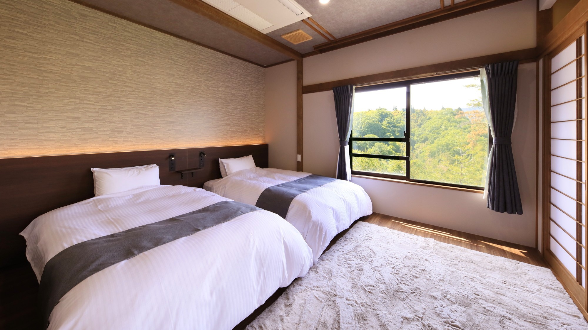 特別和洋室のベッドルーム（ベッドはシモンズ社製を導入）