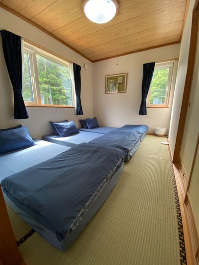 畳の寝室は最大３名就寝可