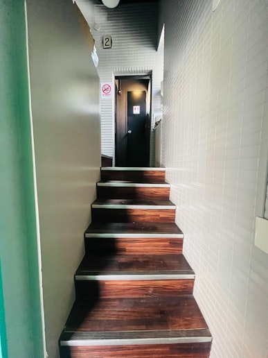 階段の利用をお願いします