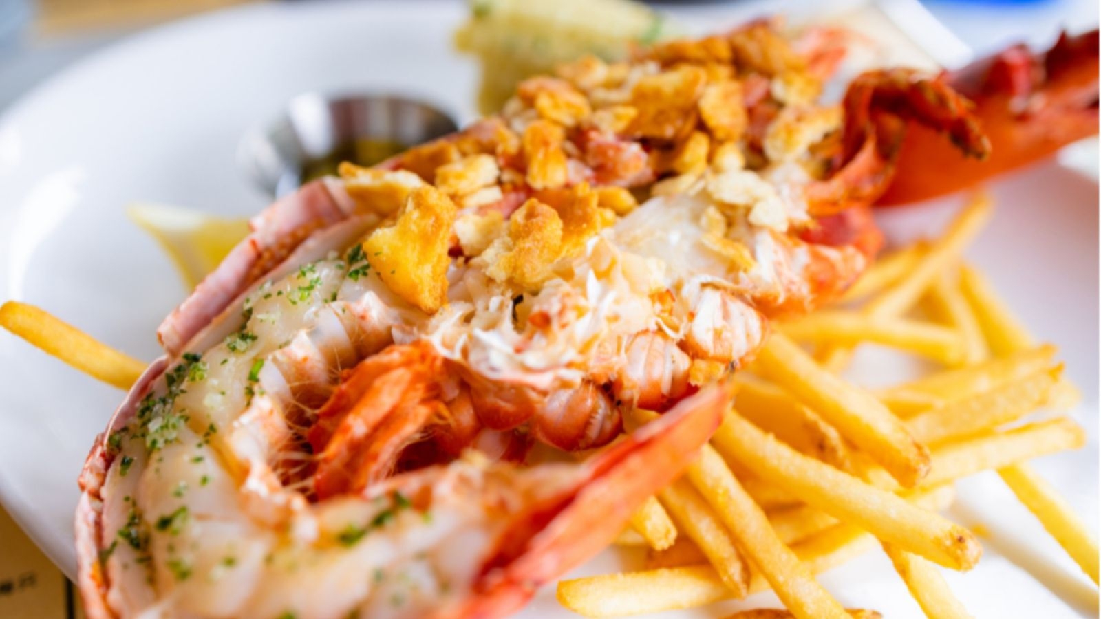 【グレードアップ伊勢海老×松阪牛ステーキ】伊勢二見の豪華食材に舌鼓◆無料の温泉貸切風呂付き■女子会