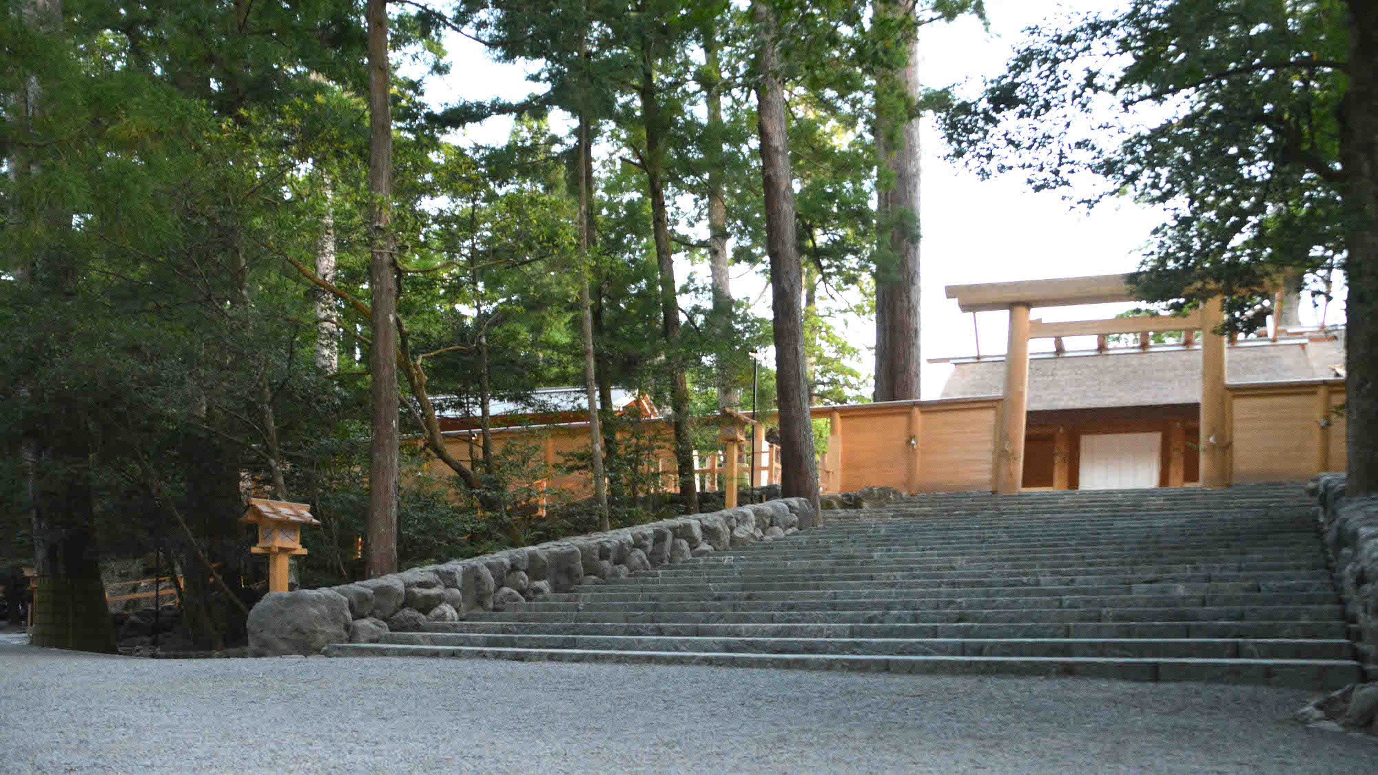 【内宮】江戸時代から日本人の聖地として神社№1の地位は絶対的！？　当館より車で８分♪