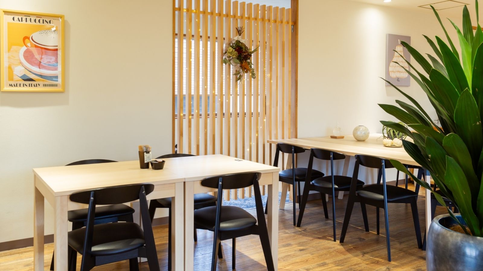 maruru caf&eacute;　メインダイニング