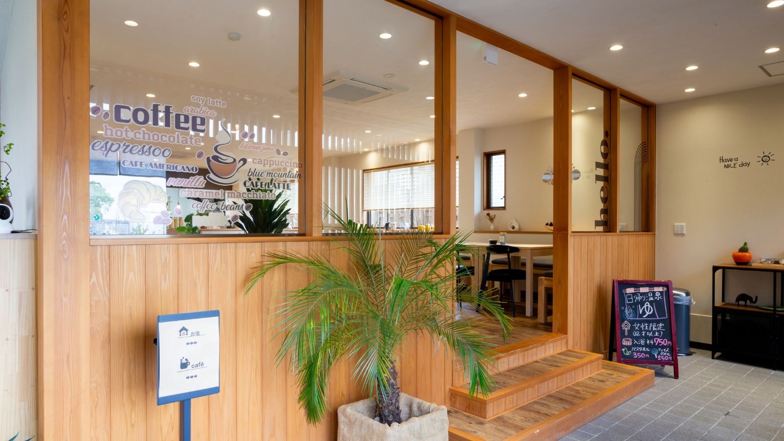 maruru caf&eacute;　カフェ入り口