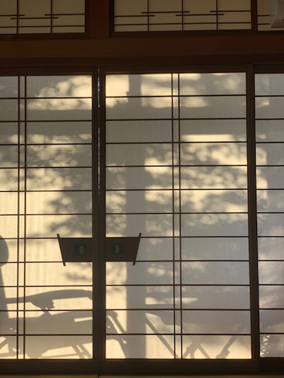 柔らかな日差しが差し込む縁側