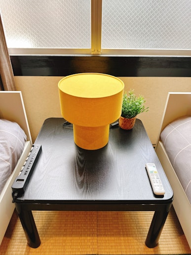 ナイトテーブル