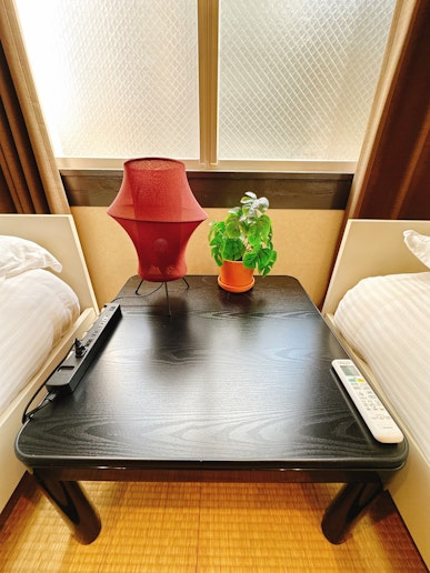 ナイトテーブル