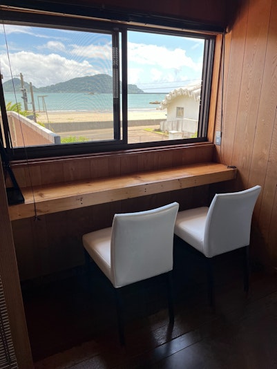 ２階寝室にはカウンターテーブル