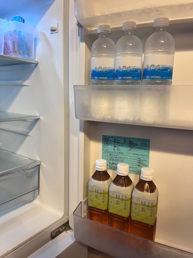 冷蔵庫のドリンクはサービスです