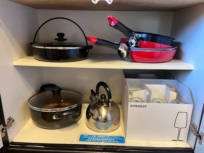 キッチンには調理器具も豊富。