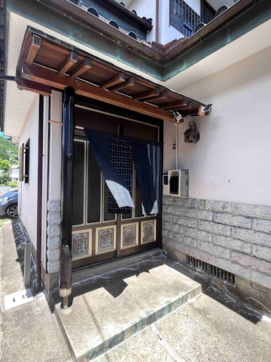 玄関は昭和の日本家屋