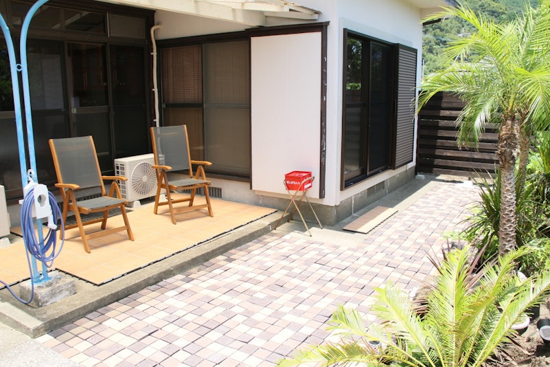 リビングから庭に出れます。