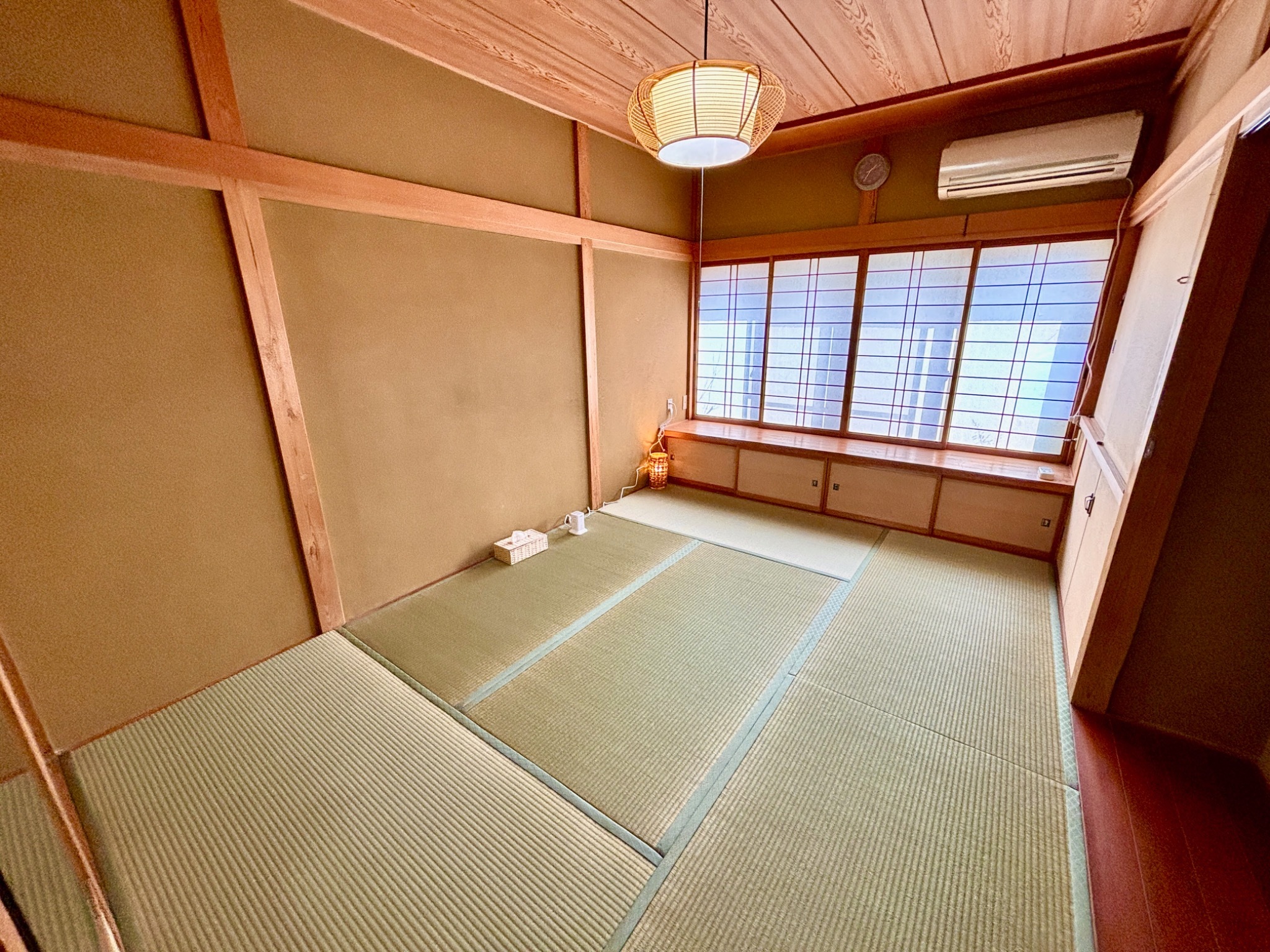 （寝室２）布団を収納して、多目的スペースとしてもご利用いただけます。