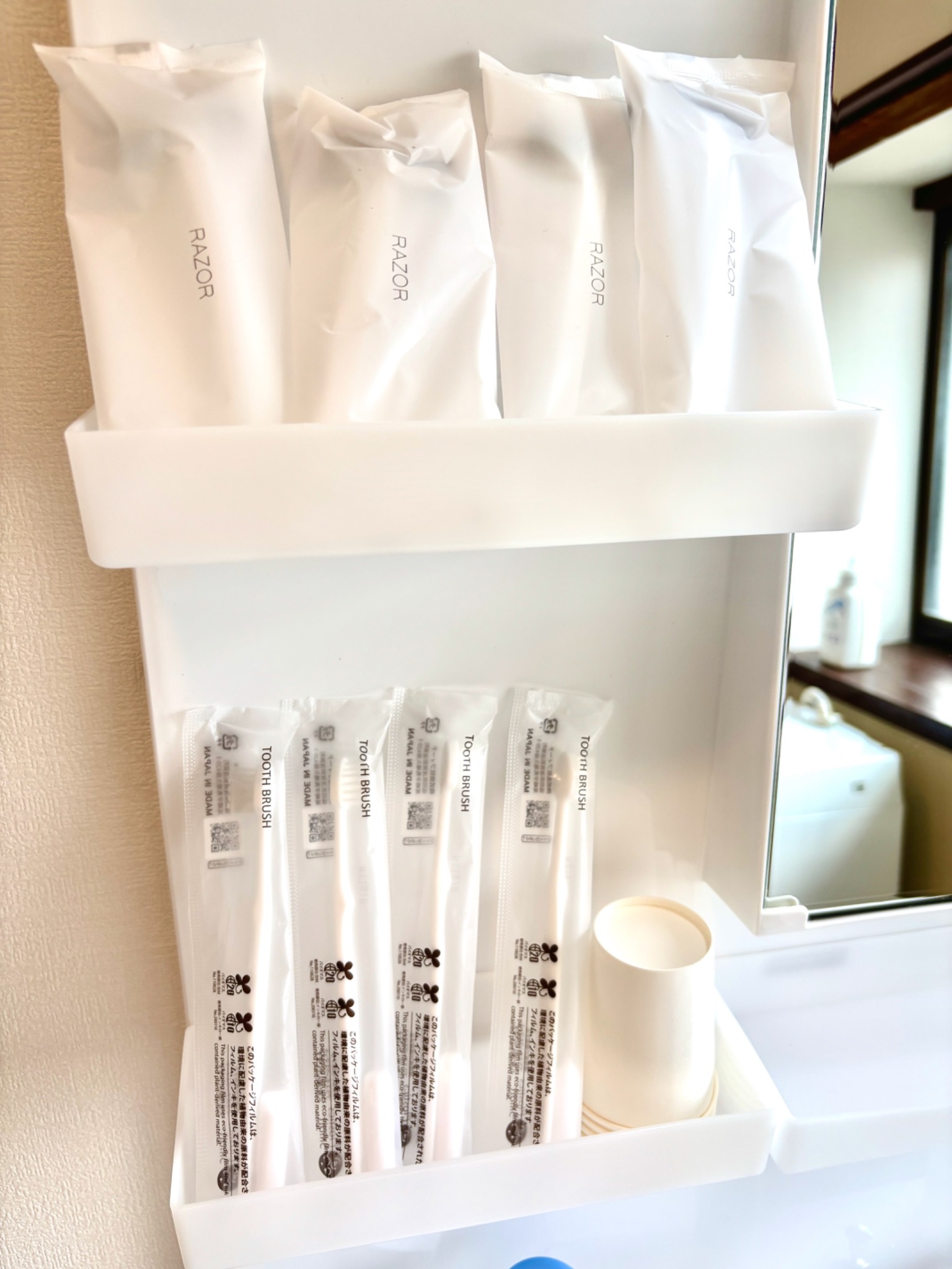 歯ブラシ、髭剃り、紙コップのご用意がございます。