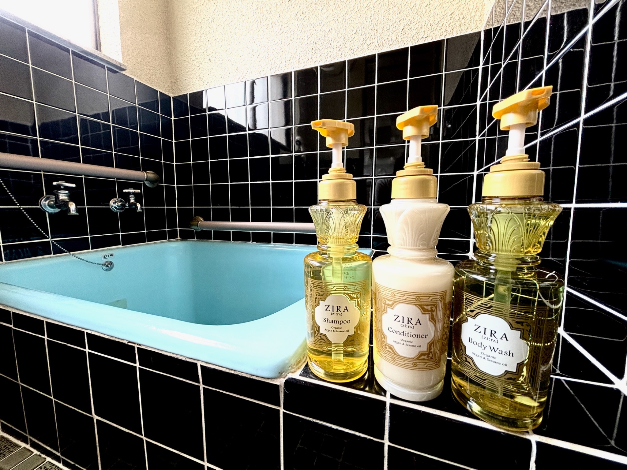 シャンプー、コンディショナー、ボディーソープのご用意がございます。