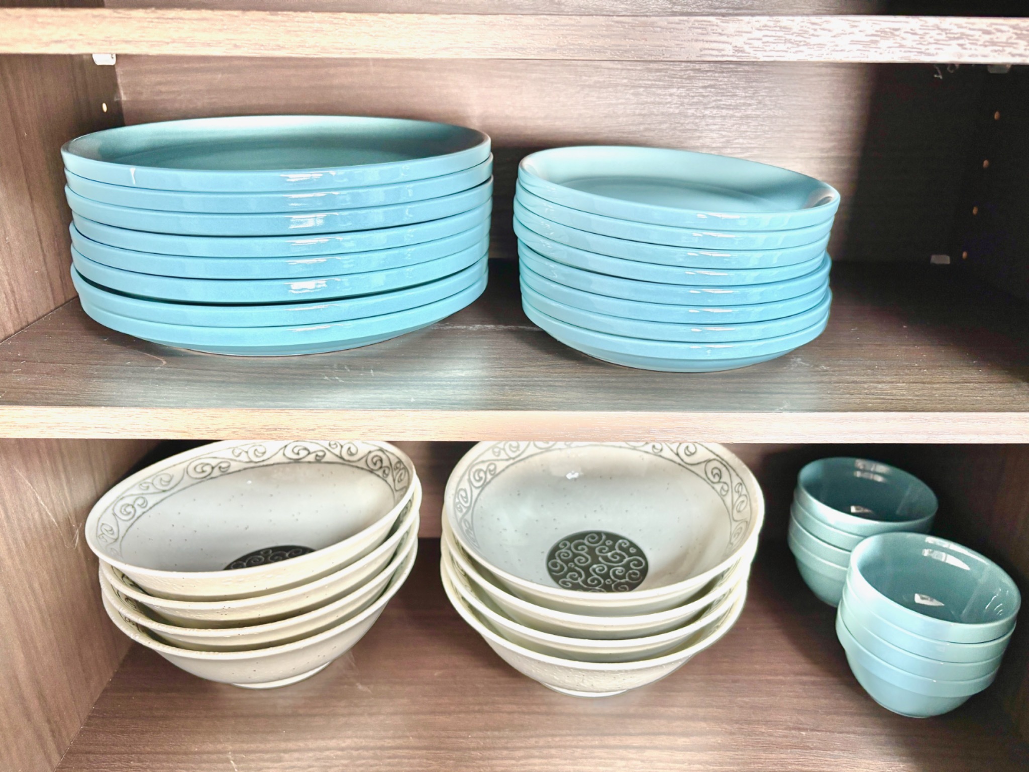 食器類は写真の通りご用意がございます。